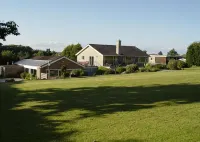 Private Indoor Heated Pool, Sauna + Snooker Room Next to Jurassic. Coastal Path - 4-Star