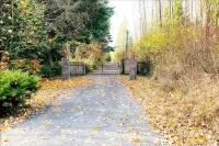 Remodeled Cottage w/Hot tub, 15 mins away from Mt. Rainier Park entrance - Chalets