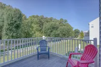 Spacious 4-bed 3.5-bath Townhome in Long Neck with AC, Swimming Pool & Game Room - 홈스테이