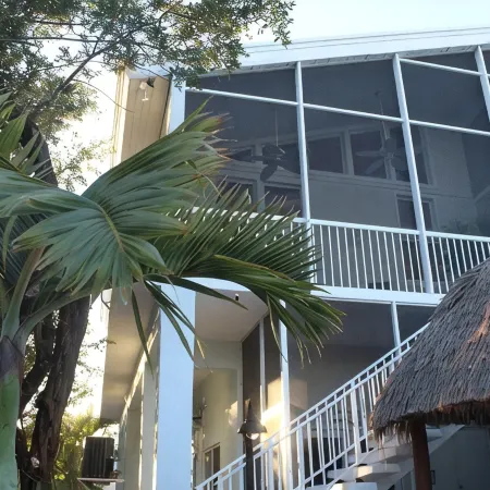 Spacious 3 bedroom home in Plantation key with 30 foot dock