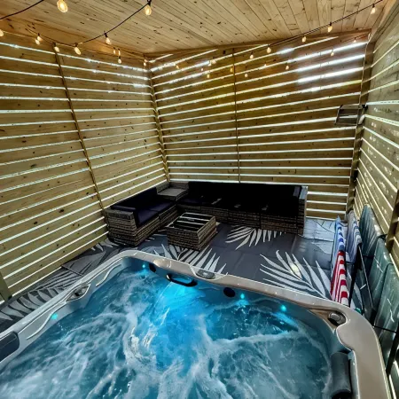 New Private Quiet Cabin~Mountain Forest View~Hot Tub~3 King Beds~Fire Pit~1 Acre