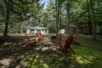 Creekside vintage retreat with HOT TUB!