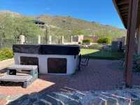 AWESOME Sunsets by the Heated Pool, putting green, hot tub & Tucson Night Lights