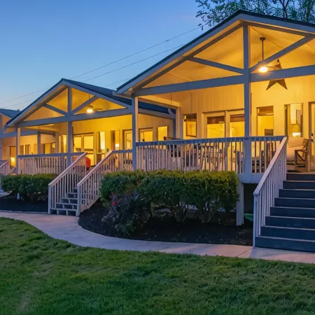 The Lakeside Cottage with 2 docks, pet friendly in Hiawassee, GA