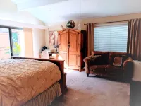 Beautiful Oceanfront Home, Gorgeous Views, jacuzzi, Deck and Patio! Best Value!