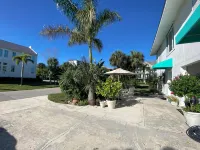 Closest studio to Vanderbilt Bch, lovely remodel, yard, has everything & extras!