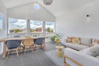 Modern 2BR Waterfront Apartment - Prime Location & Stunning View - Apartments