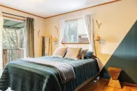 Cozy 2-bedroom cabin with sauna outside of Yosemite