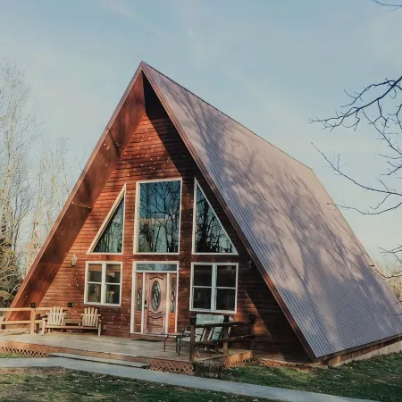 15 minutes from Fort Leonard Wood-rustic A-frame nestled on 5 acres