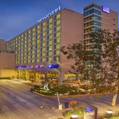 Novotel Ahmedabad Отели рядом с достопримечательностью «Торговый центр Alpha One»