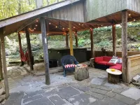 6-bedroom cabin just 2 miles from Mohican River - Chalets