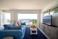 Malibu Road Ocean Front House Direct Beach Access - 발코니