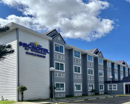 Microtel by Wyndham Eagle Ridge Hotels in Cavite