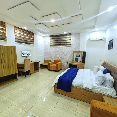 Purple Lavender Court Apartment