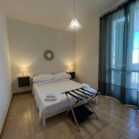 CASA DORA sunflower apartment Отели в г. Фучеккьо