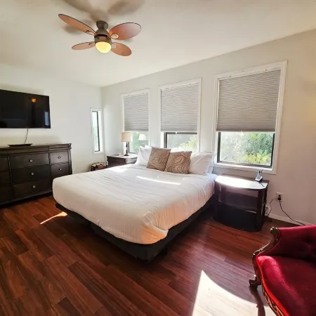 The West Coast Lodge: Private, Gorgeous, and Ready for Your Friends and Family!