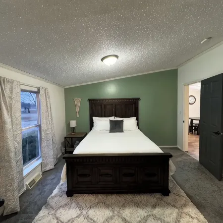 Quiet. Relaxing. 4-bedroom House with AC, Jetted Tub and WiFi.