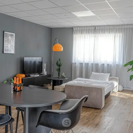 Perfect city center location, 107 sqm, directly at the opera house in suite flair with balcony!