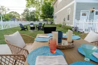 Movie Nights & Firepit-Coastal Retreat - 3성급