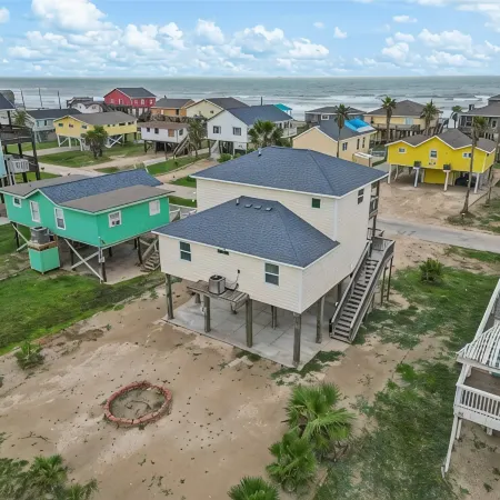 The Neon Palm - 4Bed 3Bath in Surfside Beach TX