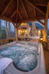 NEW LOG HOME in Hendersonville with fireplace, fire pit and Hot Tub