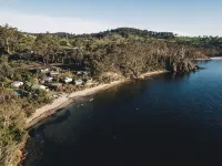 Little Roaring Beach Shack - cosy beachside retreat, Dover, Huon Valley. Ξενοδοχεία στην πόλη Geeveston