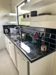 Stylish, Cozy 1 Bedroom Condo with WiFi and AC - Lemongrass Condos - Bintang 2