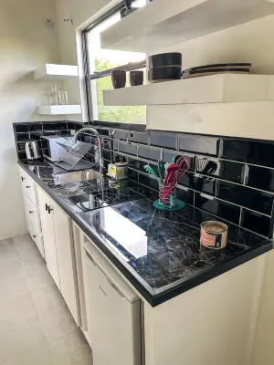Stylish, Cozy 1 Bedroom Condo with WiFi and AC - Lemongrass Condos - 2-Star