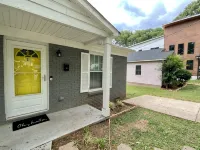 Charming 2-bedroom Apartment near NoDa, Plaza Midwood, Uptown, and more - Condos