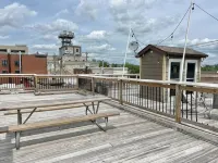 Downtown studio apartment with ROOFTOP DECK - 2-Star