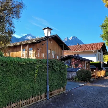 Alpinestay #1 - Apartment for 6: Mountain View, Balcony, Fireplace, Cinema, Yoga, Parking Lot