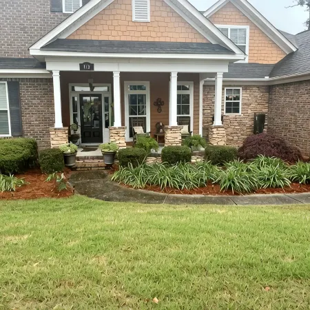 Nice private neighborhood. House is about 7 miles from the master . Charming
