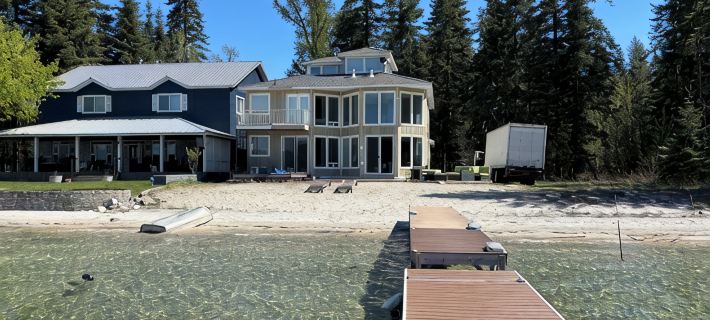 Priest Lake Waterfront Property With Majestic Lake & Mountain Views. Hoteles en Condado de Bonner