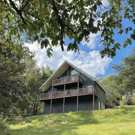A-frame house 3 miles) to Center Hill Marina
