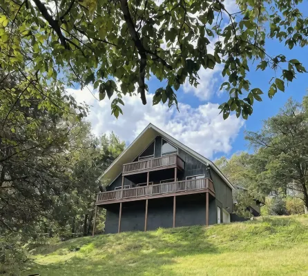 A-frame house 3 miles) to Center Hill Marina