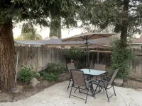 Cozy 3 bed/ 2 bath with a Brewery Feel Patio - 주방