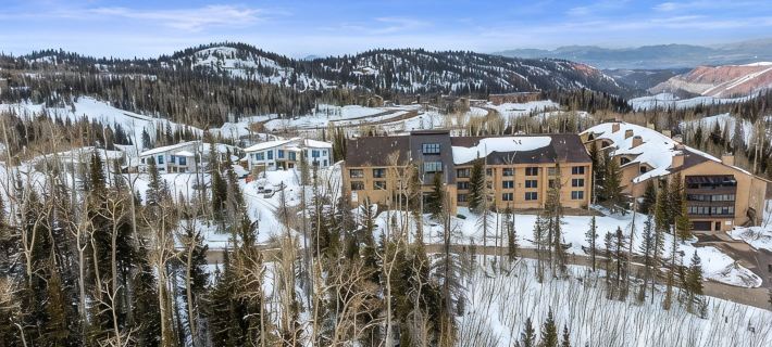 Brian Head Studio Near Lifts, Pool, Heated Parking ブライアン・ヘッドのホテル