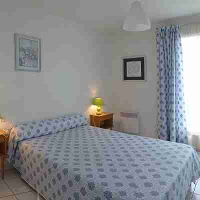 Very quiet, 437 yards away from a large sandy beach Rooms