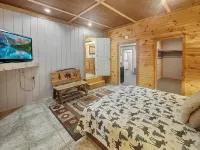 Milepost 64 is conveniently located in the heart of Bryson City! - 3-Star