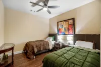 "New" Luxury & Highly furnished upscale w Patio, Garage & fireplace. - バルコニー