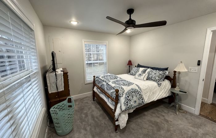 Trailer and pet-friendly! Hot tub! Minutes to Windrock and Frozen Head!