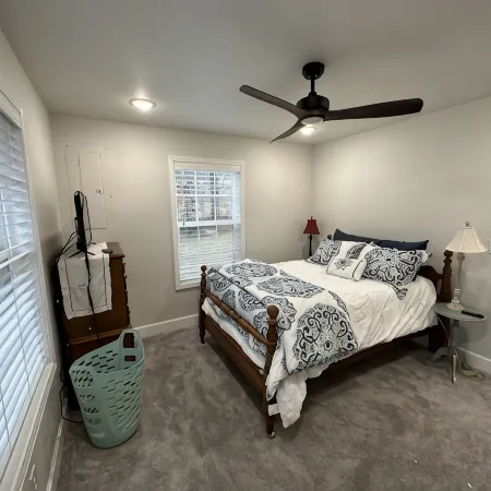 Trailer and pet-friendly! Hot tub! Minutes to Windrock and Frozen Head!