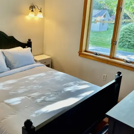 Sweet comfy cottage on Small Point Road