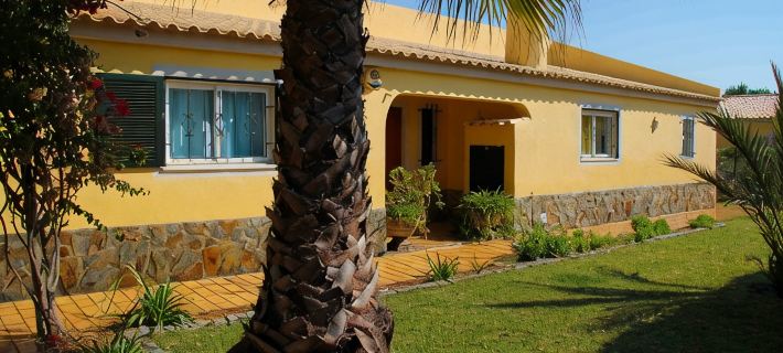 Villa Maça-huge villa perfect for families in 3acre farm near Quinta do Lago Hotels in Almancil