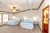 Just Imagine Rocker B 10 Min Water Access 1 Block Family Styled, Fire Pit,Hottub - Homestays