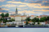 Nomad Luxury Suites - Pensions