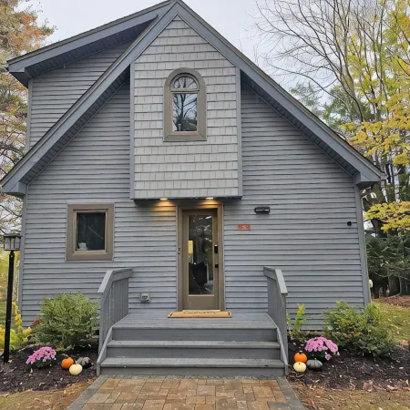 Charming 2-Bedroom Cottage with Game-Room and WiFi in Bolton Landing/Lake George