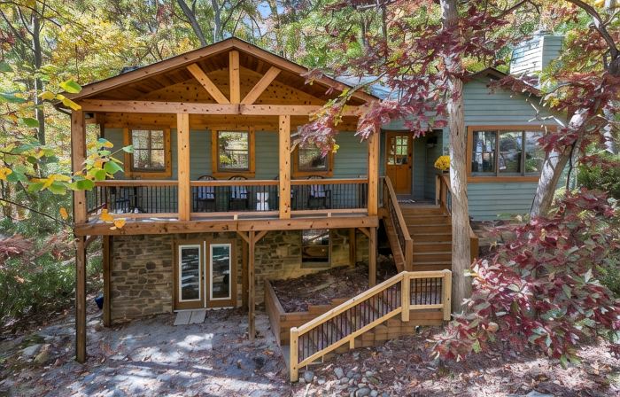 Resort Retreat: Sauna, Hot Tub, Pool table + more!