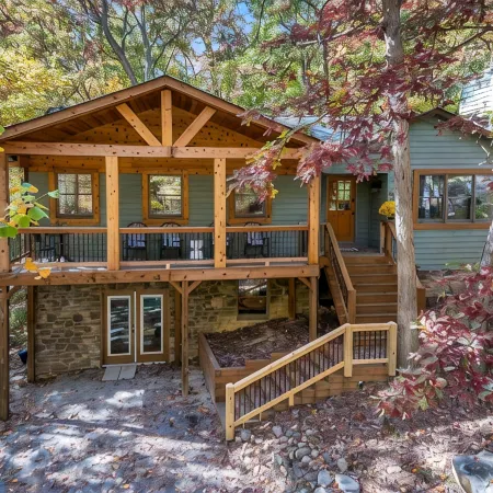 Resort Retreat: Sauna, Hot Tub, Pool table + more!
