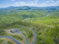 Amazing Mtn Views, Stunning Sunsets, Fire Pit, Gas Logs, Private, Grill, WiFi!